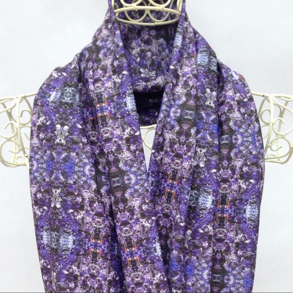Handmade infinity scarf with original pattern 🌸